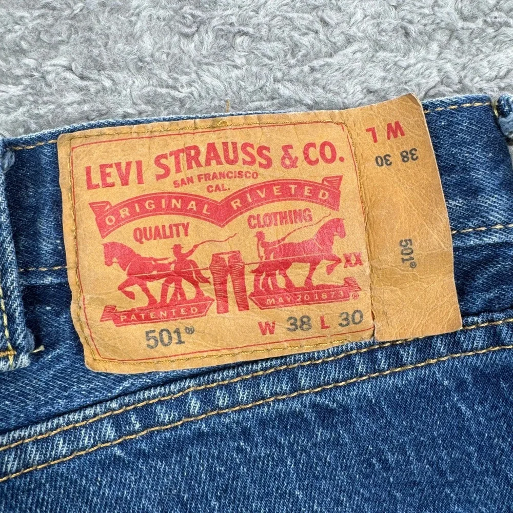 Levis 501 Original Fit Mens Jeans‎ 38x30 Medium Wash Blue Button Fly 00501-2331